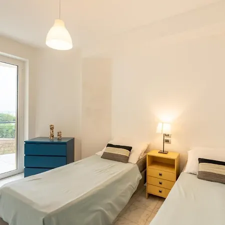 Beachfront Luxurious Newly Built 2-Bed Flat With Stunning Sea Views & Terrace Roseto Degli Abruzzi Exterior foto