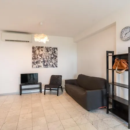 Beachfront Luxurious Newly Built 2-Bed Flat With Stunning Sea Views & Terrace Roseto Degli Abruzzi Exterior foto