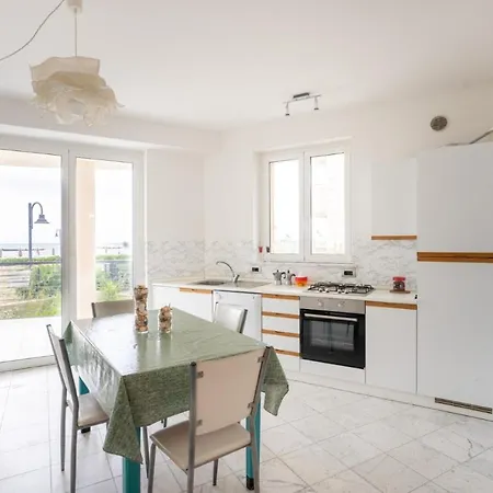 Beachfront Luxurious Newly Built 2-Bed Flat With Stunning Sea Views & Terrace Roseto Degli Abruzzi Exterior foto