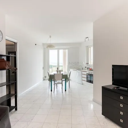 Beachfront Luxurious Newly Built 2-Bed Flat With Stunning Sea Views & Terrace Roseto Degli Abruzzi Exterior foto